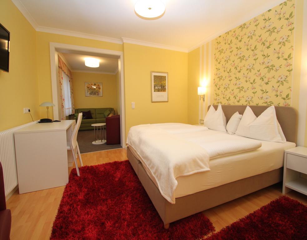 Guest house Landgasthof Weissenbach Strobl
